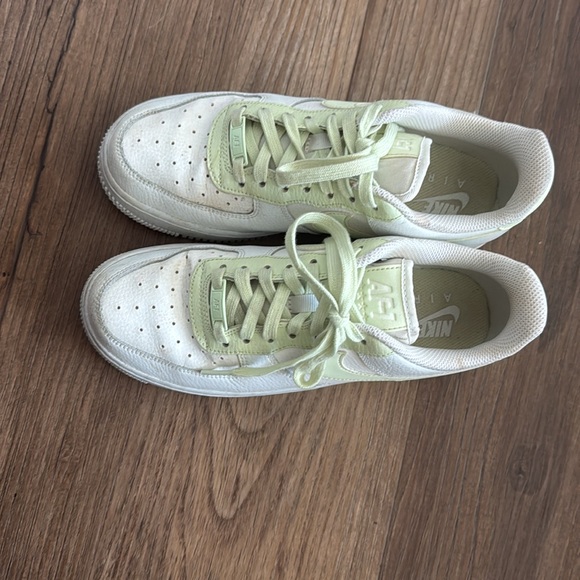 Used nikes - Picture 3 of 3